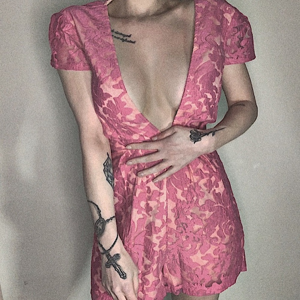 Short Sleeve Pink V-Neck Lace Romper